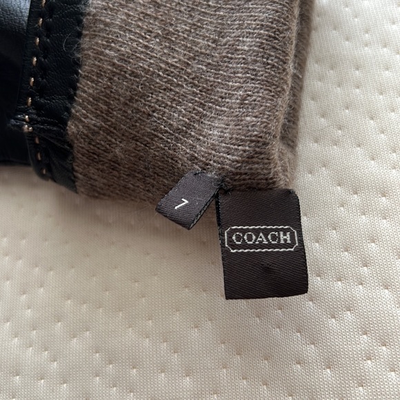 Coach Women’s Leather Gloves - Picture 5 of 6